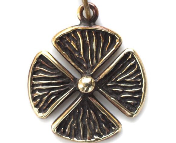 clover pendant as a good luck amulet