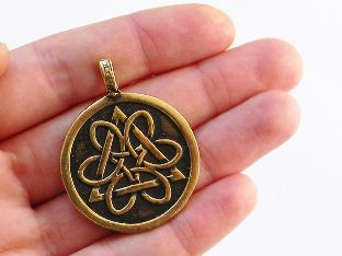 amulet of luck